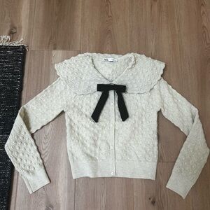 Zara Textured Cream Sweater with Black Bow and collar